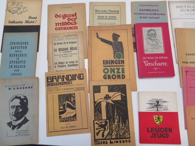 Enkele boeken betreffende de Vlaamse Beweging, foto Bert Vervaet